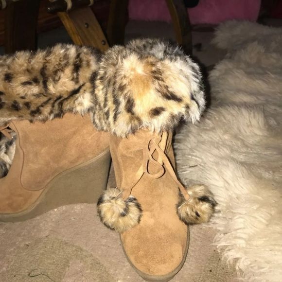 COLIN STUART SUEDE LEOPARD BOOTS - Picture 4 of 4